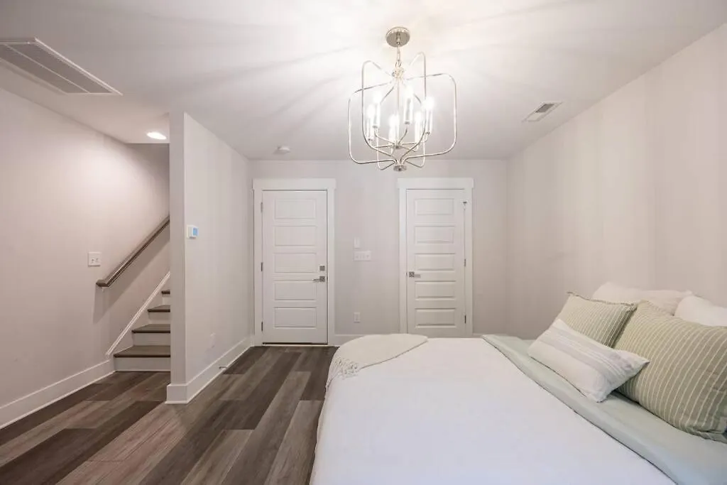 The Sente, New Home, Two Miles To Downtown Charlotte Holiday home
