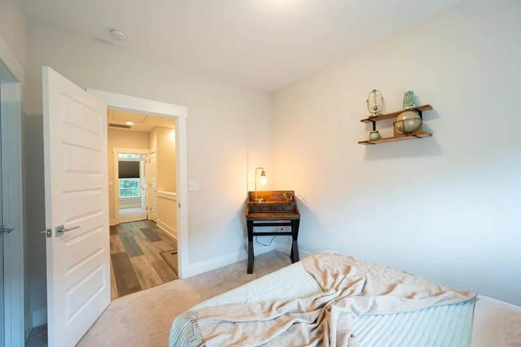 The Sente, New Home, Two Miles To Downtown Charlotte Holiday home